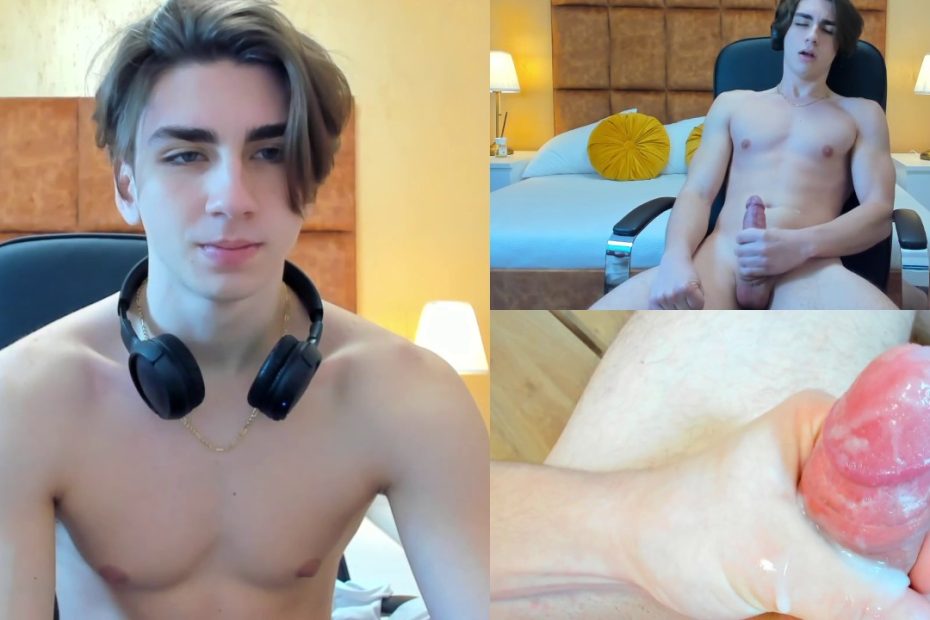 Pretty gamer boy jerks off while gaming - 4 hours - OnlyGayPorn