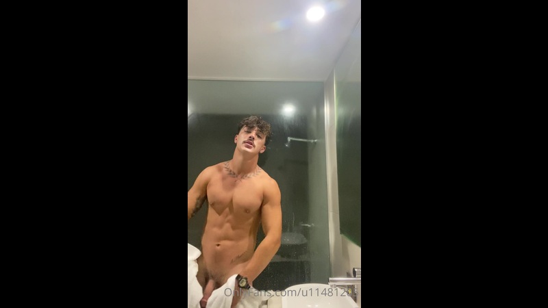 Having a shower and showing off my body - Seaton Reid (whoisseaton) - OnlyGayPorn