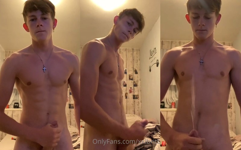 xxlbritboy jerks off and shoots a his load - OnlyGayPorn