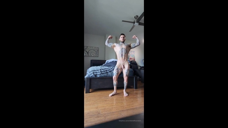 Doing a quick nude workout and showing off my muscles - Michael Hoffman (mikehoffman1023) - OnlyGayPorn