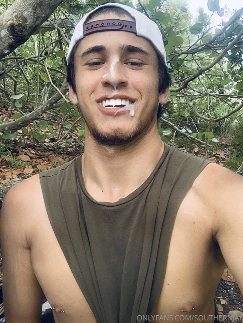 Southernjay sucks friend in car - OnlyGayPorn