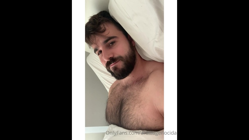 Waking up and showing off my naked body - Ardillagenocida - OnlyGayPorn