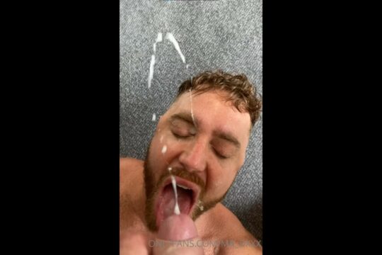 Sucking dick and getting a load over my face Mr_DXXX - OnlyGayPorn