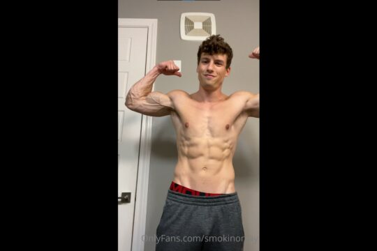 Showing off my muscles while degrading you smokinonjay - OnlyGayPorn