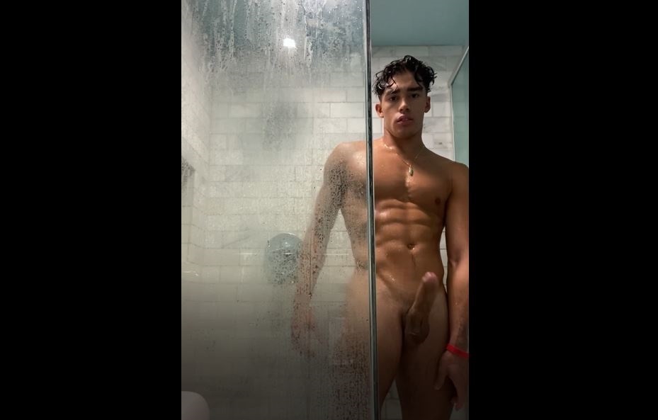 Josh Loz (Jmloz) jerks off in the shower - OnlyGayPorn