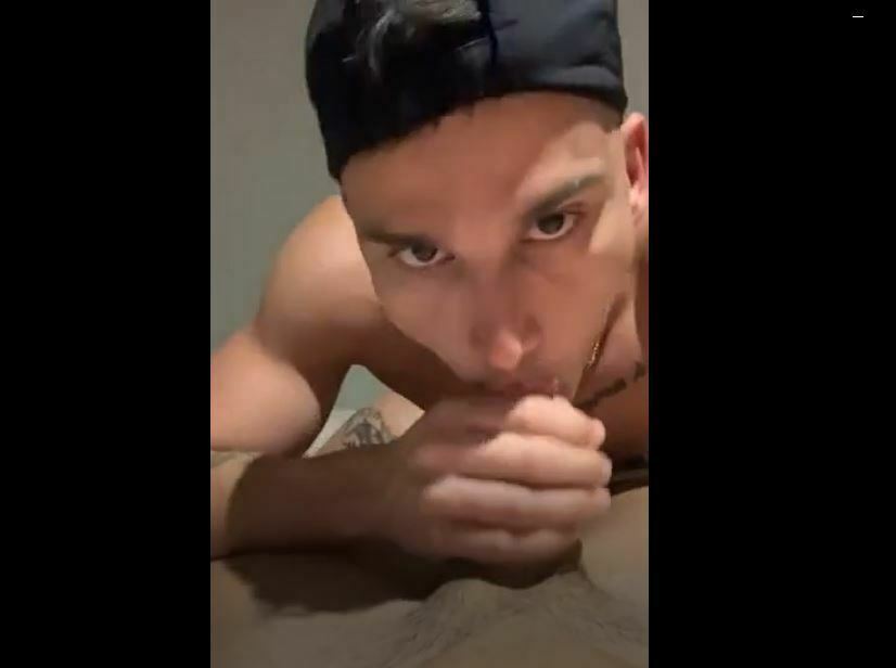 Piquezika - blowing a guy - OnlyGayPorn