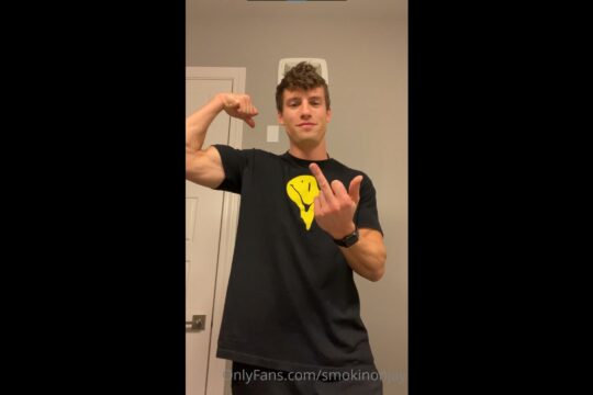 Flexing while being degrading - smokinonjay - OnlyGayPorn