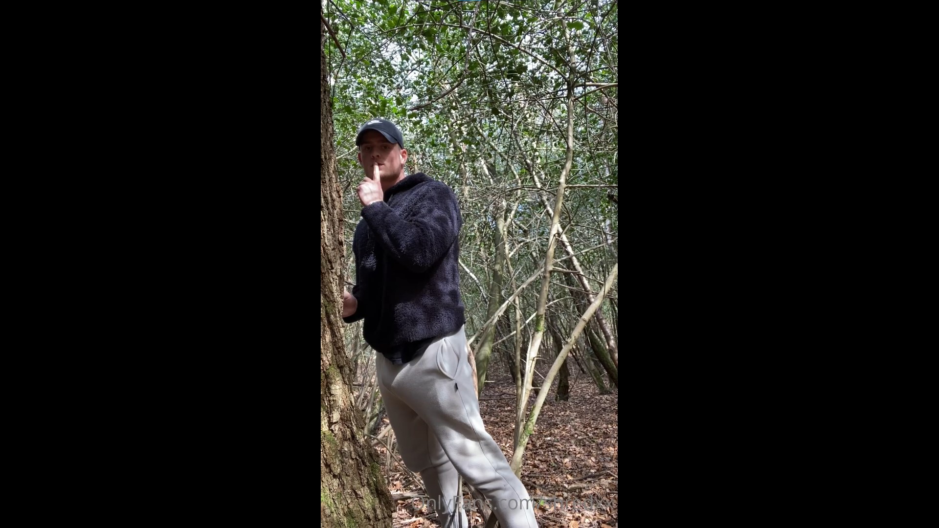 Jerking off and cumming outside while trying not to get caught Shredxx - OnlyGayPorn