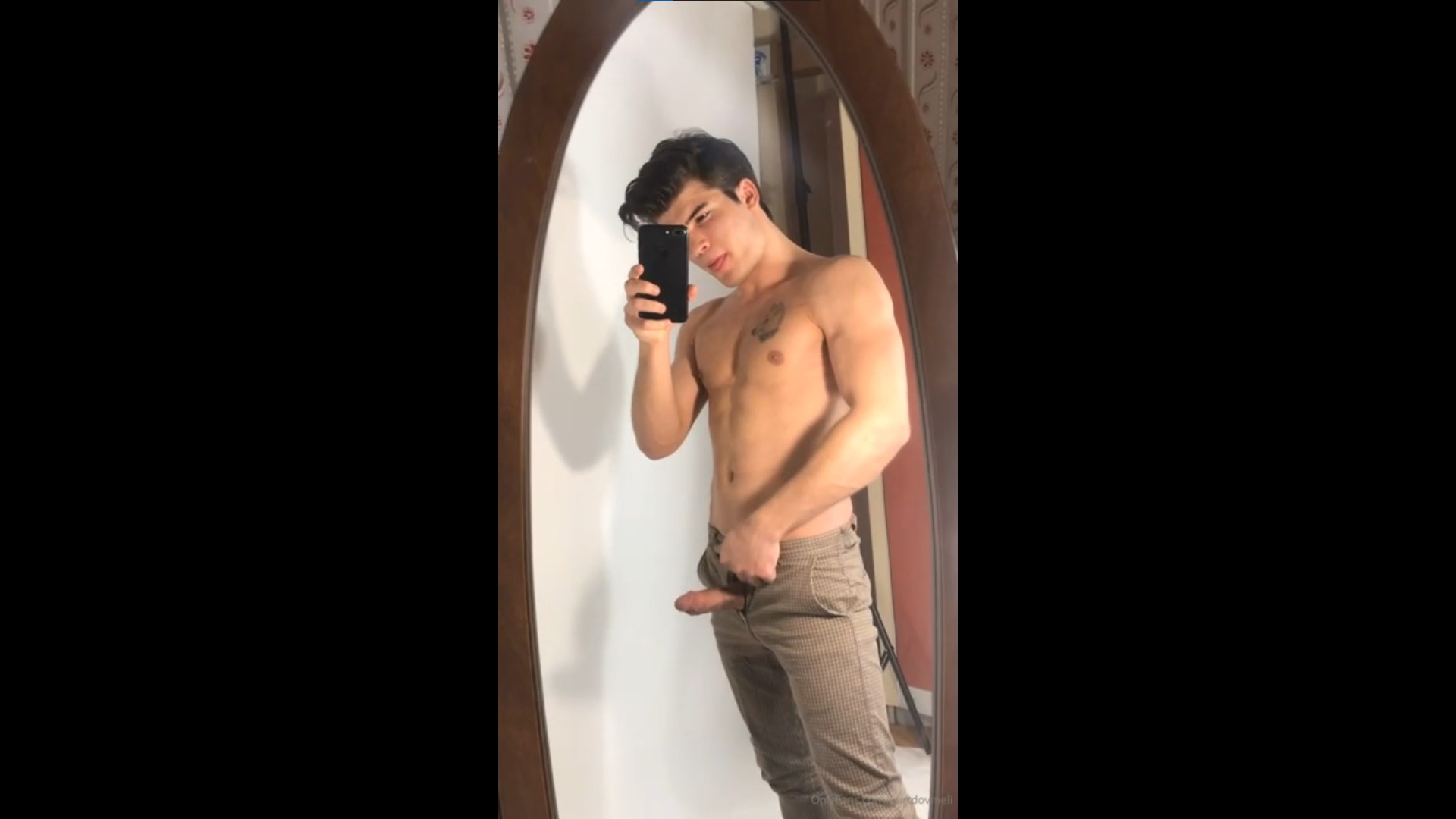 Jerking off in a chair till I shoot a load over myself Kurtdovmeli - OnlyGayPorn