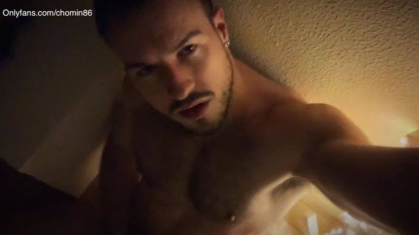 Late night jerk off session Chomin86 - OnlyGayPorn