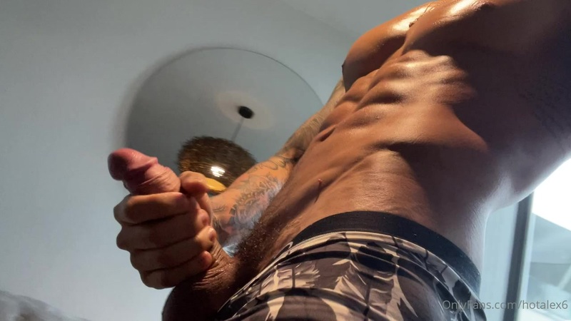 Oiling up by body and jerking my dick - Alejandro Pino (hotalex6) - OnlyGayPorn