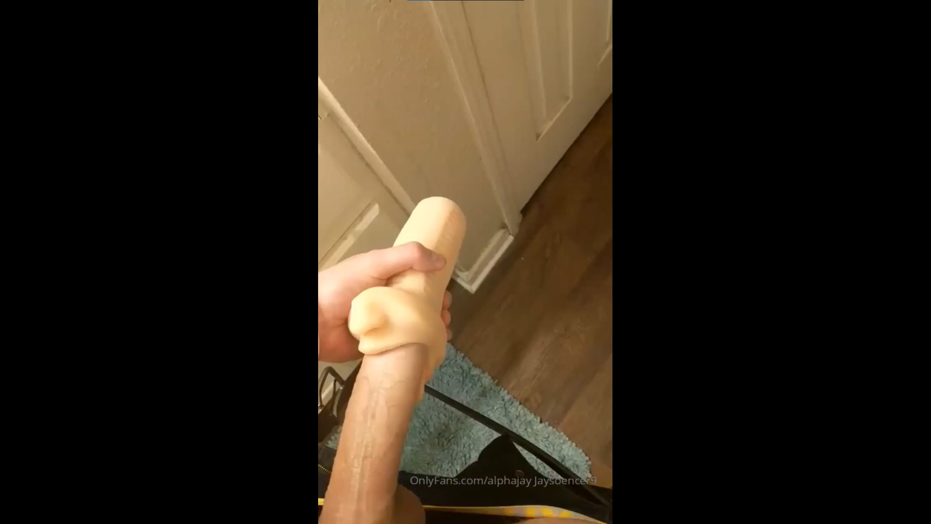 Quickly fucking my sex toy till I cum alphajay - OnlyGayPorn