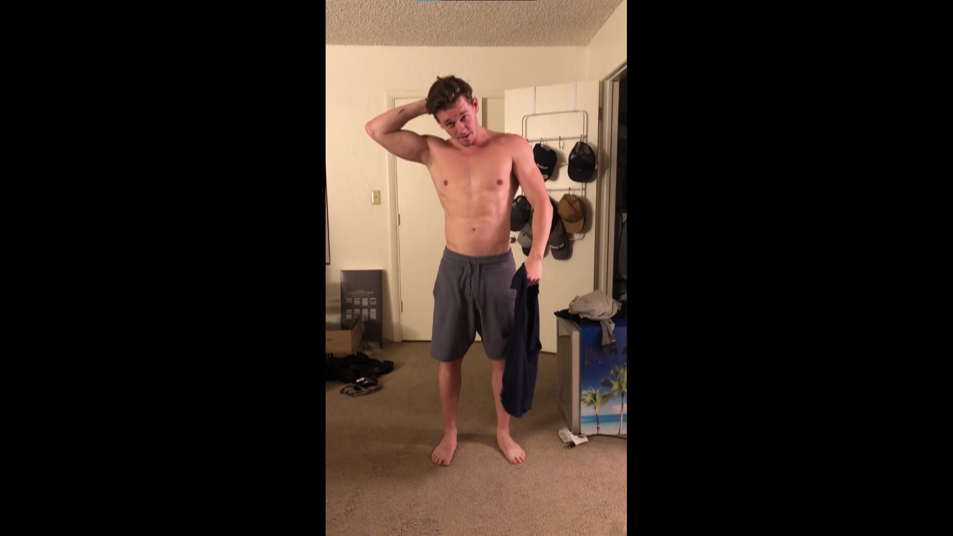 Slowly stripping and showing off my body cdyrnkn - OnlyGayPorn