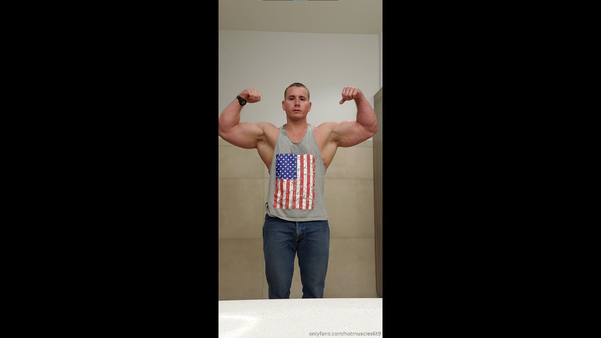 Taking my shirt off and flexing in the gym changeroom Hotmuscles6t9 - OnlyGayPorn
