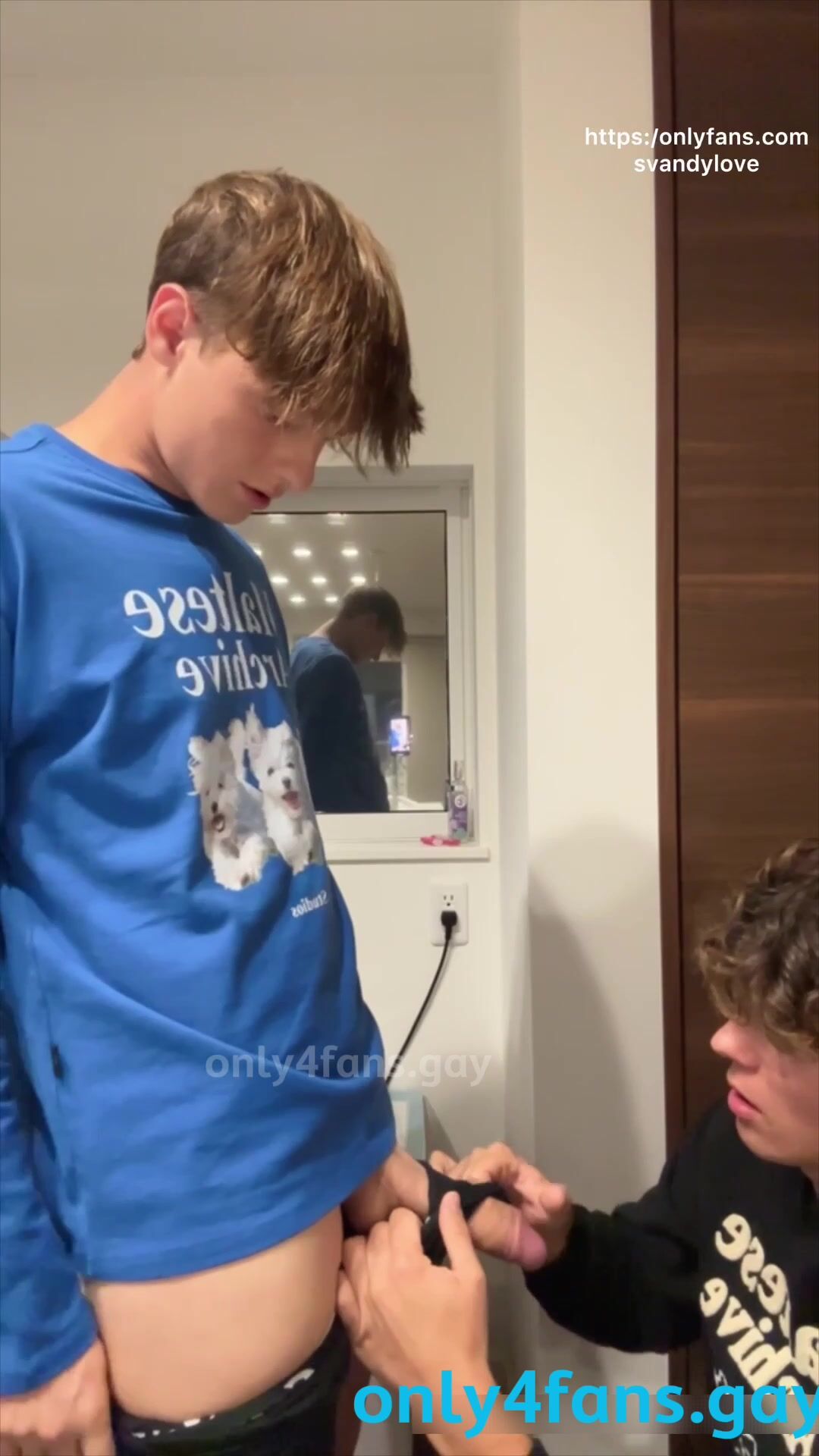 svandylove – Bored at friends house we sucked each other off!!!