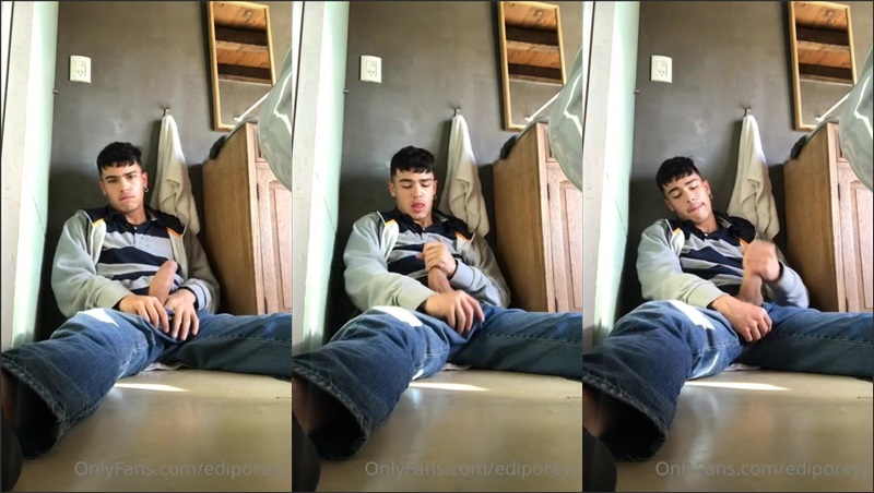 Ediporeyy Strokes Cock on Floor Solo