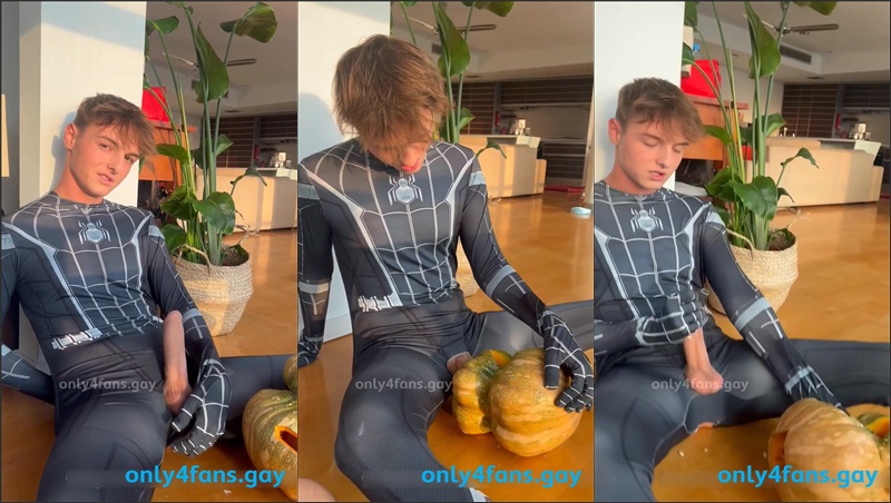 Svandylove Fucks the Pumpkin Hard