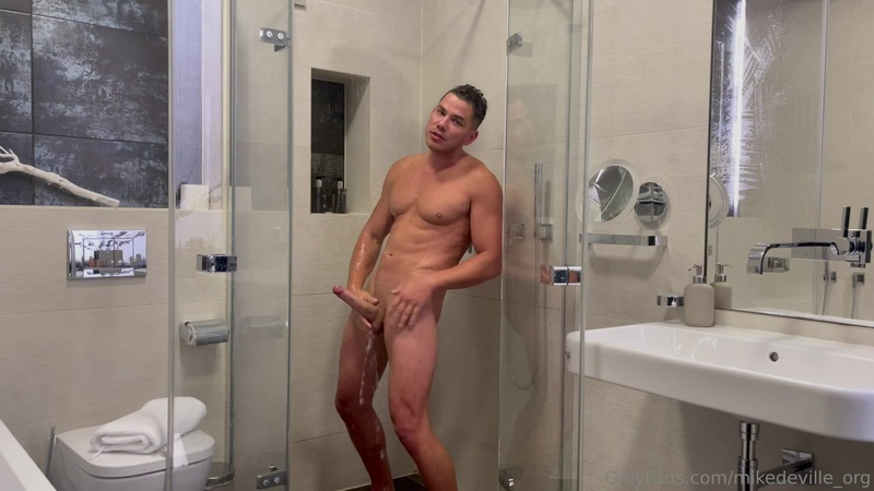 Mike DeVille Jerks Off Hard in Shower Till Big Load - mikedeville_org