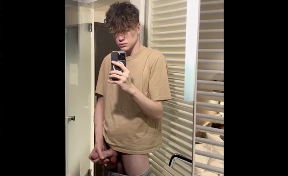 Maxence_hot Jerks Off in Bathroom - Solo Male Masturbation