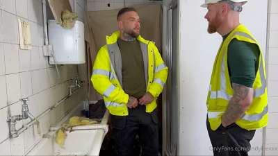 Andy Lee and Under 83 - Horny Builder Sucks My Cock