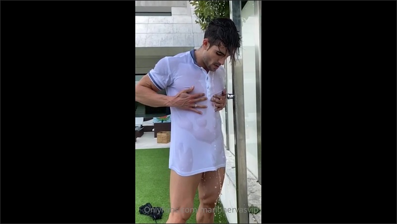 vipmario gets shirt wet and messy