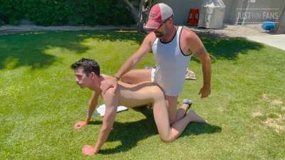 Brad Unzipped Fucks Jonah Wheeler (ShowOffJonah) Outdoors in Yard