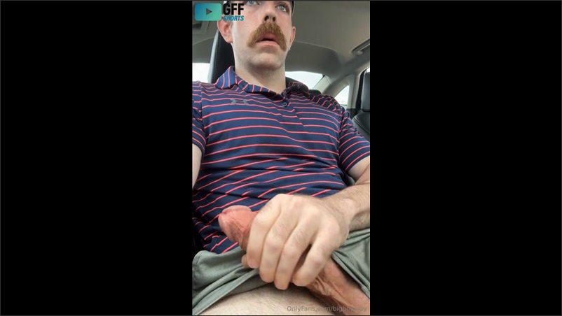 John (bigboyplay) quickly jerking off in car