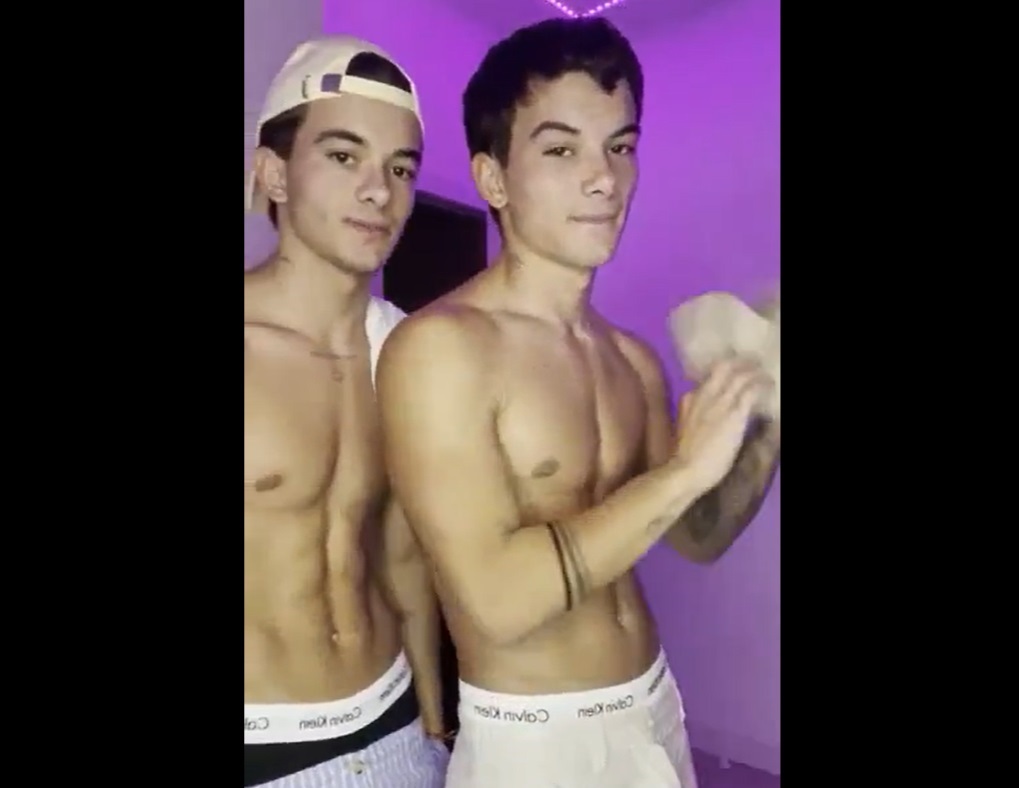 Twinscastrovip & Castrofire Smoke Then Jerk Off Together