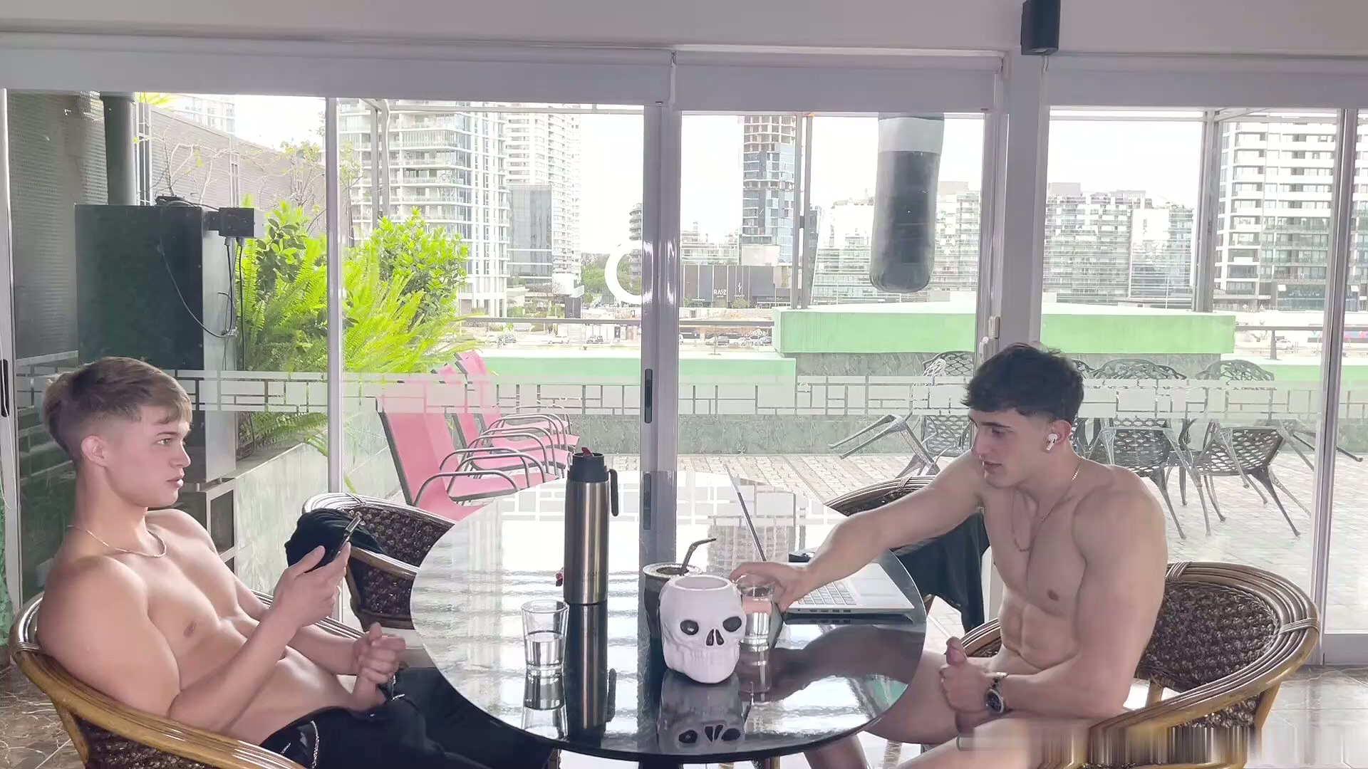 Kitoshelby00 and Nova Ashwood jerk off together at the table