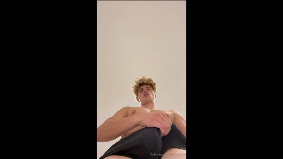 Undress Me with Valentin Mehinagic - Valsplace Solo Strip