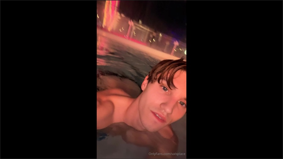 Hot tub big enough for more then 1 - secret fuck with Valent