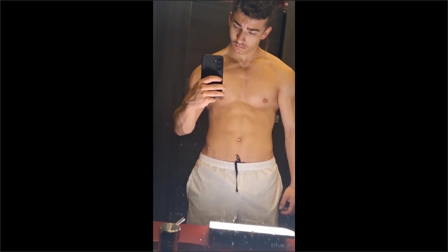 Hot muscle bro leonardaaron18 empties balls after gym, Ethan_Pr joins