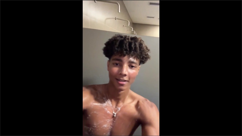 Colombian Twink Jeffry Aranda (Soyjaam, Sjaam) Jerks Off in Shower