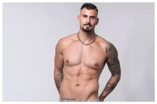 Nizam Strokes His Cock Fast in Steamy Shower Show