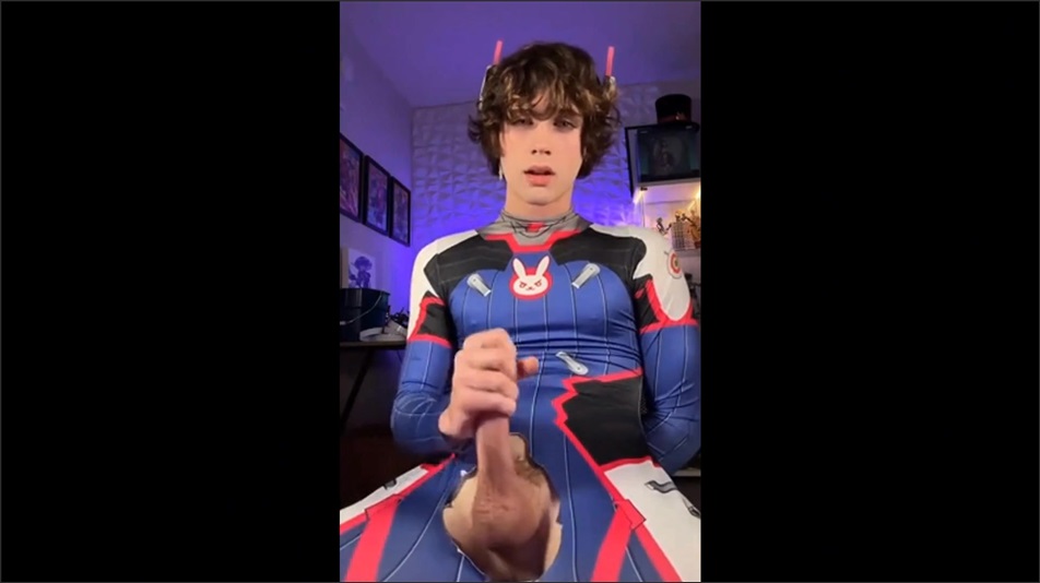 Tristan Valdez (tris, trxisxtanx) jerks off in costume