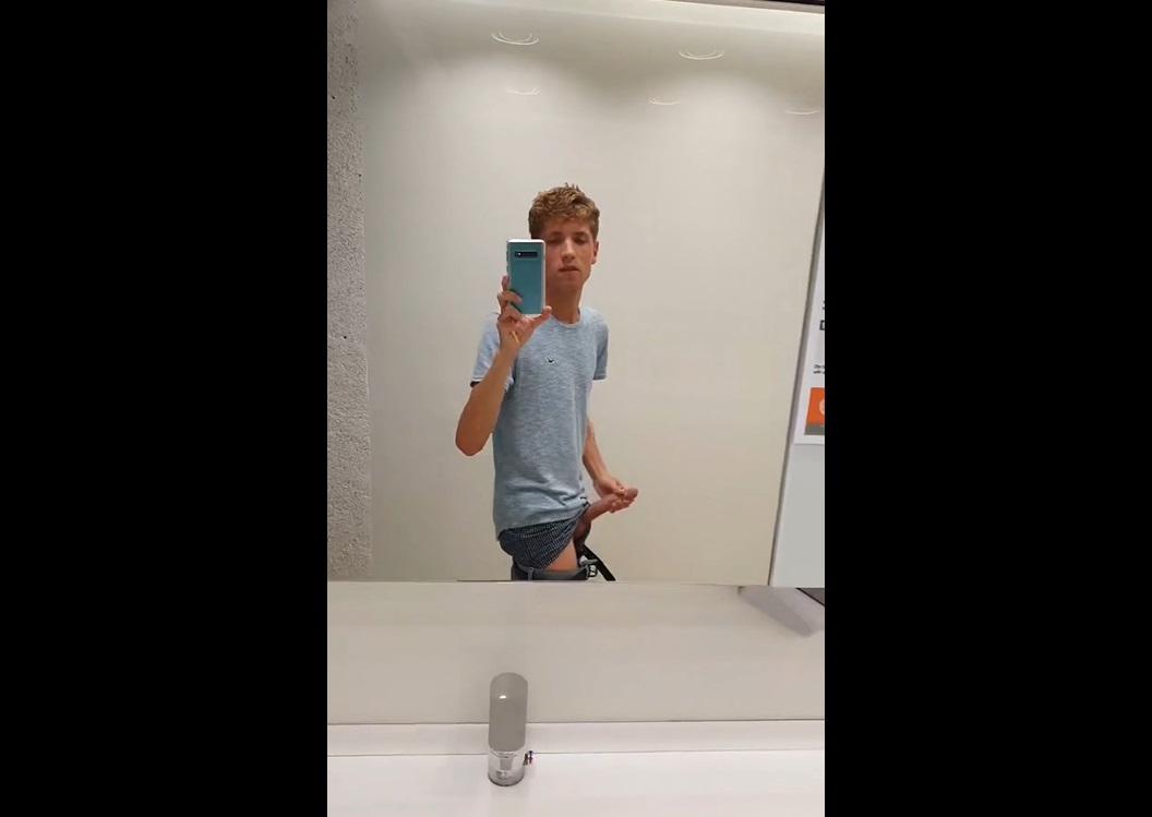 Jaden Heart (Jaden_big) Public Bathroom Jerk Off