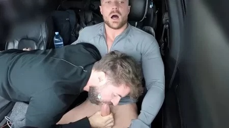 TexasGymJock gives Curved King a car blowjob