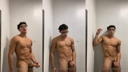 jmloz jerks his big cock