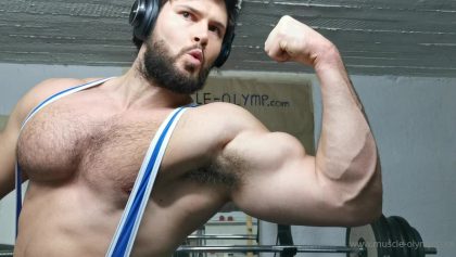 Showing off my muscles in my wrestling singlet – BeastMuscleShow – OnlyGayPorn