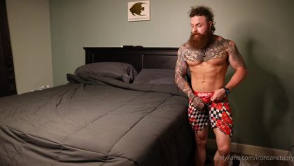 Bearded muscle jerks off and cums over himself – Kevin Clevenger (ironsanctuary) – OnlyGayPorn