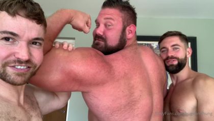 Griffin Barrows and Gabriel Cross worship Jack Stacked (hugeandhung) and cum over his muscles – OnlyGayPorn