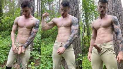 Max Barz jerks off in the woods – OnlyGayPorn
