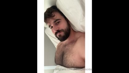 Waking up and showing off my naked body – Ardillagenocida – OnlyGayPorn