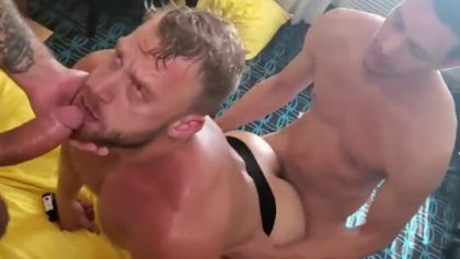 Threesome with Matt Heron Brogan brogan_nyc and Romeo Davis romeodavisxl – OnlyGayPorn