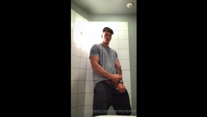 Quick jerk off after gym – Jhorman Moreno (mrmoreno8) – OnlyGayPorn