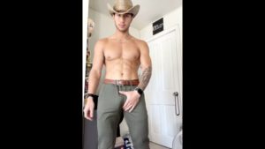 Slowly stripping and showing off my bulge in my underwear Evan Lamicella – OnlyGayPorn
