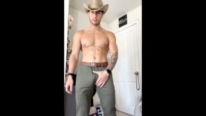 Slowly stripping and showing off my bulge in my underwear Evan Lamicella – OnlyGayPorn