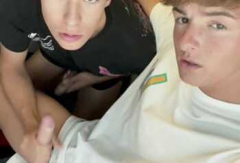 svandylove – Blowjob in the train bathroom – OnlyGayPorn