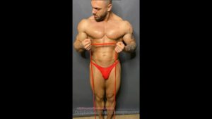 Doing a quick workout and flexing Brock Magnus BrockMuscle – OnlyGayPorn