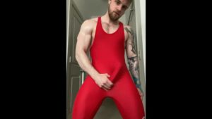 Jerking off while wearing my wrestling singlet – YesBrawn – OnlyGayPorn
